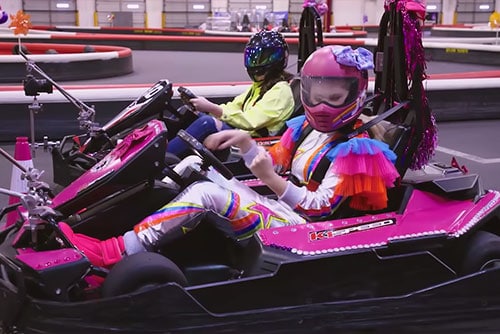 picture of jojo siwa in pink go kart