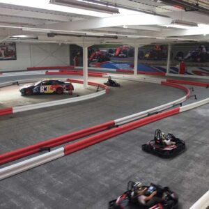 Course de karts électriques sur la piste indoor – K1 Speed Lyon