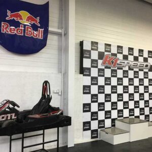 Kart exposé près du podium – Centre K1 Speed Lyon